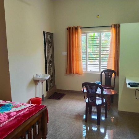 Oyo 8206 K J Residency Hotel Mysore Buitenkant foto