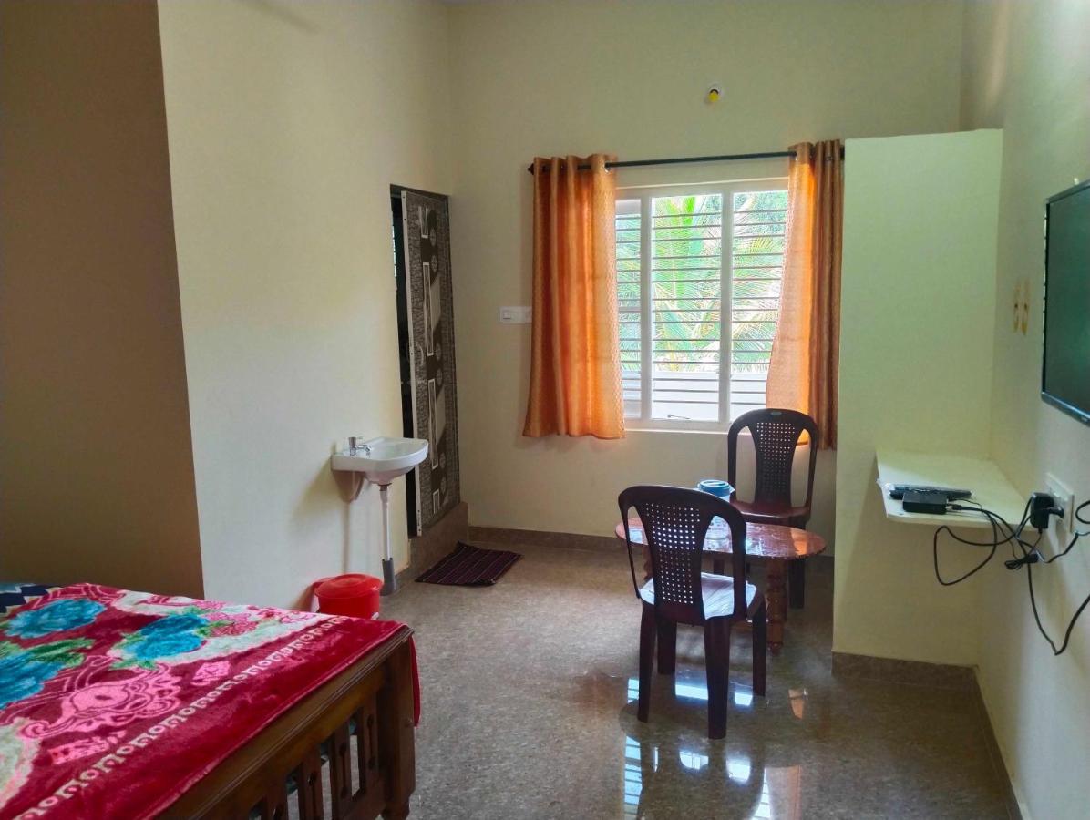 Oyo 8206 K J Residency Hotel Mysore Buitenkant foto